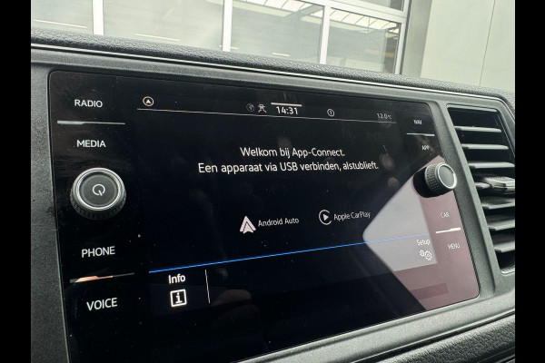 Volkswagen Crafter 35 2.0 TDI L3H3 > Trekhaak/P sensoren/Navigatie