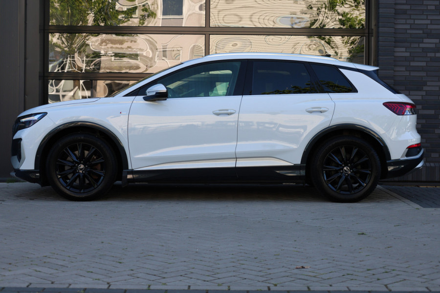 Audi Q4 e-tron 40 S edition 77 kWh | BTW | CAMERA | STOELVERWARMING | ACC | 19'' |