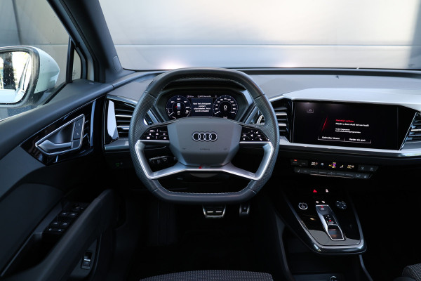 Audi Q4 e-tron 40 S edition 77 kWh | BTW | CAMERA | STOELVERWARMING | ACC | 19'' |