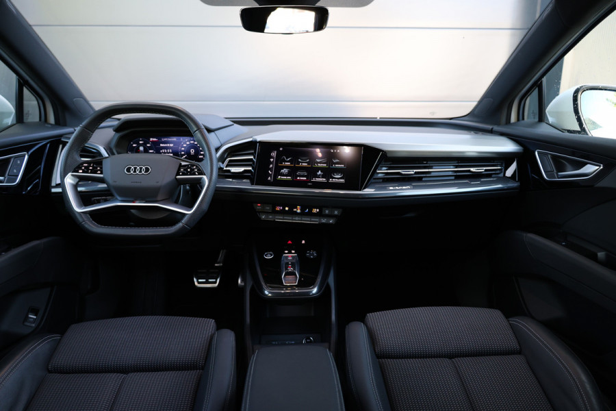 Audi Q4 e-tron 40 S edition 77 kWh | BTW | CAMERA | STOELVERWARMING | ACC | 19'' |