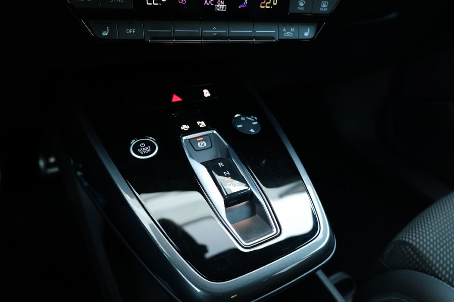 Audi Q4 e-tron 40 S edition 77 kWh | BTW | CAMERA | STOELVERWARMING | ACC | 19'' |