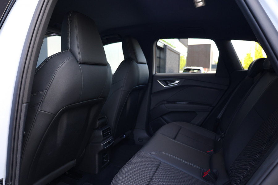 Audi Q4 e-tron 40 S edition 77 kWh | BTW | CAMERA | STOELVERWARMING | ACC | 19'' |