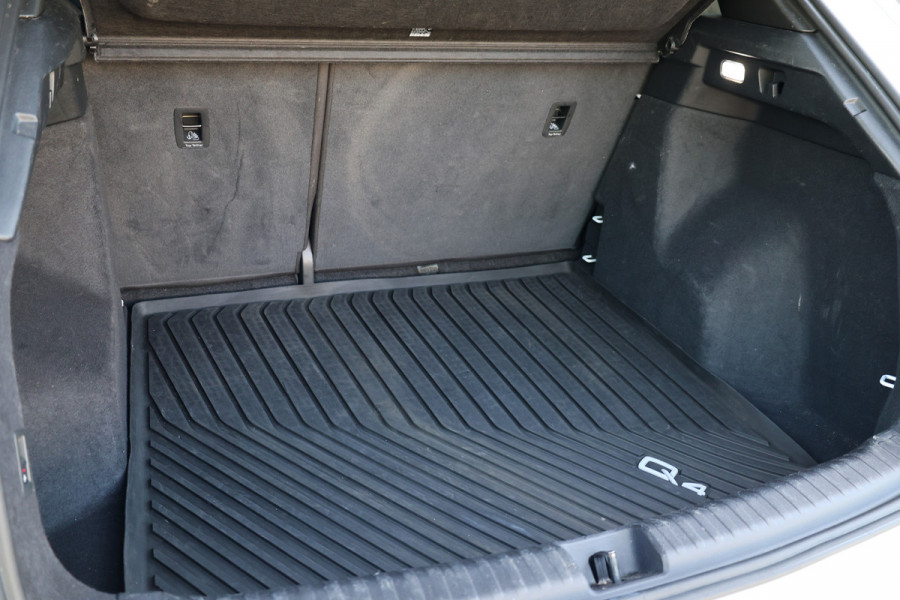 Audi Q4 e-tron 40 S edition 77 kWh | BTW | CAMERA | STOELVERWARMING | ACC | 19'' |