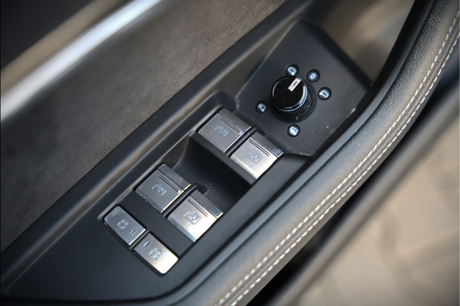 Audi e-tron e-tron 50 quattro Launch edition plus 71 kWh S-Line | Panoramadak | Bang & Olufsen | Head-Up Display | Stoelverwarming | Ambiance Verlichting | Adaptive Cruise Control | Memory Seat | Camera |