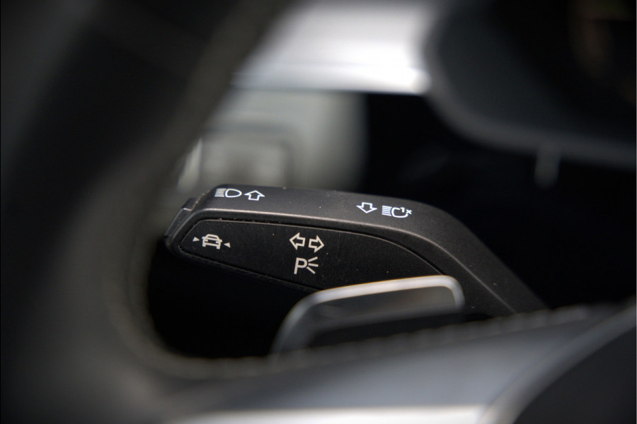 Audi e-tron e-tron 50 quattro Launch edition plus 71 kWh S-Line | Panoramadak | Bang & Olufsen | Head-Up Display | Stoelverwarming | Ambiance Verlichting | Adaptive Cruise Control | Memory Seat | Camera |