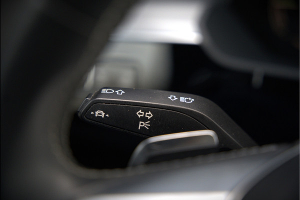 Audi e-tron e-tron 50 quattro Launch edition plus 71 kWh S-Line | Panoramadak | Bang & Olufsen | Head-Up Display | Stoelverwarming | Ambiance Verlichting | Adaptive Cruise Control | Memory Seat | Camera |