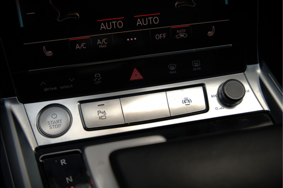 Audi e-tron e-tron 50 quattro Launch edition plus 71 kWh S-Line | Panoramadak | Bang & Olufsen | Head-Up Display | Stoelverwarming | Ambiance Verlichting | Adaptive Cruise Control | Memory Seat | Camera |