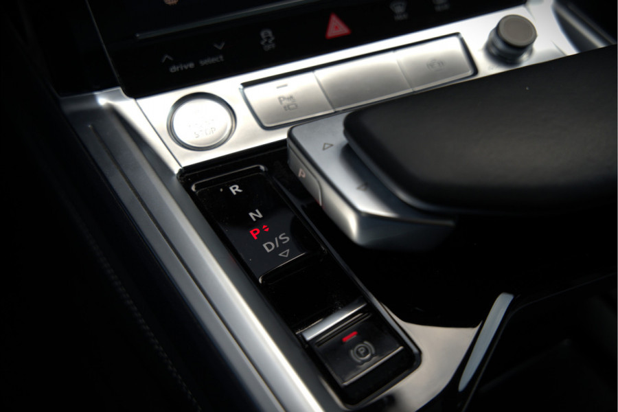 Audi e-tron e-tron 50 quattro Launch edition plus 71 kWh S-Line | Panoramadak | Bang & Olufsen | Head-Up Display | Stoelverwarming | Ambiance Verlichting | Adaptive Cruise Control | Memory Seat | Camera |
