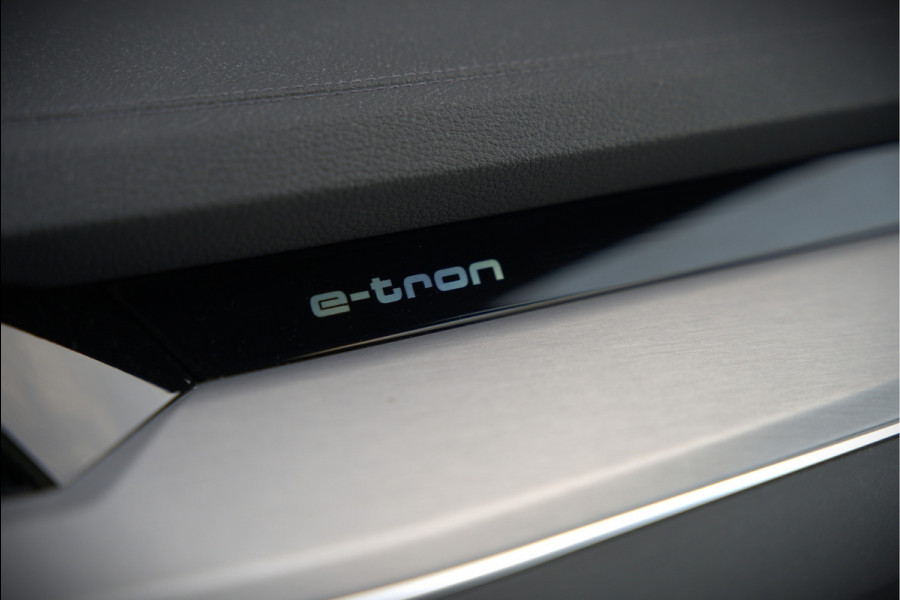 Audi e-tron e-tron 50 quattro Launch edition plus 71 kWh S-Line | Panoramadak | Bang & Olufsen | Head-Up Display | Stoelverwarming | Ambiance Verlichting | Adaptive Cruise Control | Memory Seat | Camera |