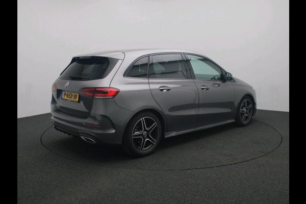 Mercedes-Benz B-Klasse 180 Business Solution AMG AMG Line | Night Pakket | Sfeerverlichting | Achteruitrijcamera | Ledkoplampen | Inclusief 24 maanden Mercedes-Benz Certified garantie voor Europa.