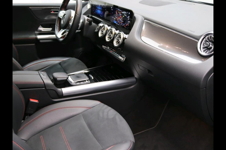 Mercedes-Benz B-Klasse 180 Business Solution AMG AMG Line | Night Pakket | Sfeerverlichting | Achteruitrijcamera | Ledkoplampen | Inclusief 24 maanden Mercedes-Benz Certified garantie voor Europa.