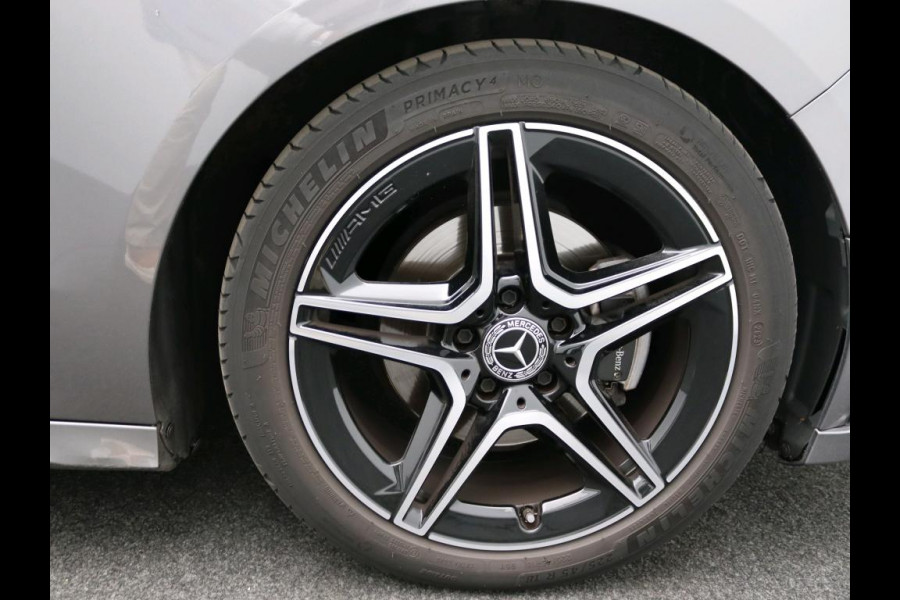 Mercedes-Benz B-Klasse 180 Business Solution AMG AMG Line | Night Pakket | Sfeerverlichting | Achteruitrijcamera | Ledkoplampen | Inclusief 24 maanden Mercedes-Benz Certified garantie voor Europa.