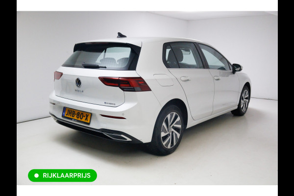 Volkswagen Golf 1.4 eHybrid 204 PK | Camera | Elec. Ergo best. stoel met geheugen en massage | Adap.Cruise, Travelassist, Navigatie, App. connect, IQ Led