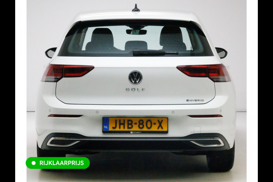 Volkswagen Golf 1.4 eHybrid 204 PK | Camera | Elec. Ergo best. stoel met geheugen en massage | Adap.Cruise, Travelassist, Navigatie, App. connect, IQ Led