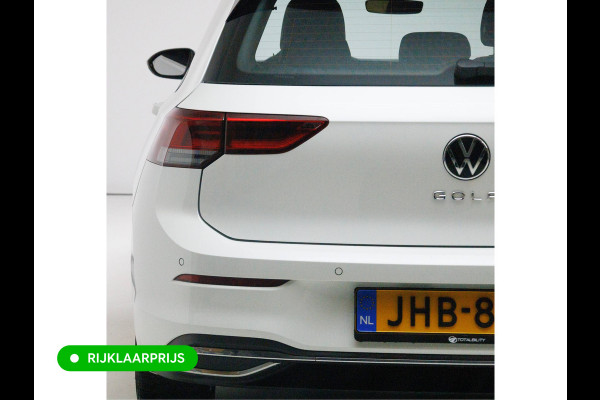 Volkswagen Golf 1.4 eHybrid 204 PK | Camera | Elec. Ergo best. stoel met geheugen en massage | Adap.Cruise, Travelassist, Navigatie, App. connect, IQ Led
