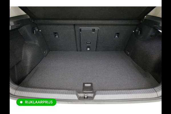 Volkswagen Golf 1.4 eHybrid 204 PK | Camera | Elec. Ergo best. stoel met geheugen en massage | Adap.Cruise, Travelassist, Navigatie, App. connect, IQ Led