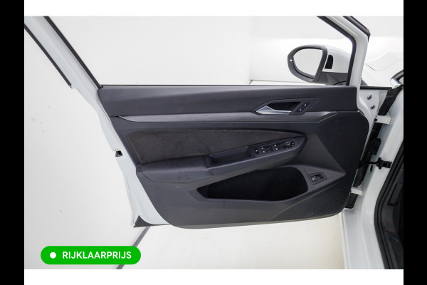 Volkswagen Golf 1.4 eHybrid 204 PK | Camera | Elec. Ergo best. stoel met geheugen en massage | Adap.Cruise, Travelassist, Navigatie, App. connect, IQ Led