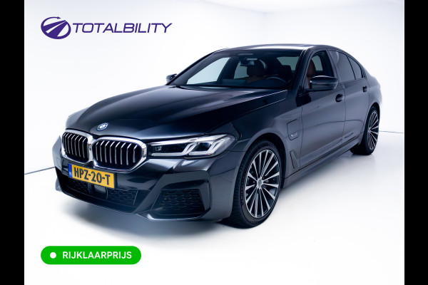 BMW 5 Serie 545e xDrive High Exec. M-sport Black Edition 394 PK automaat | Open Dak | Trekhaak elec. | 360 Camera, Stoel- en stuurverwarming