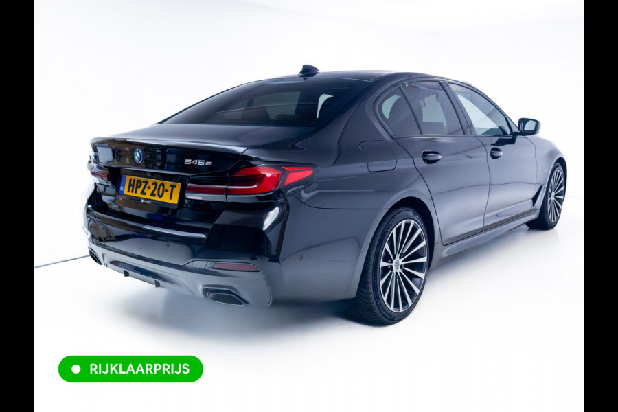 BMW 5 Serie 545e xDrive High Exec. M-sport Black Edition 394 PK automaat | Open Dak | Trekhaak elec. | 360 Camera, Stoel- en stuurverwarming