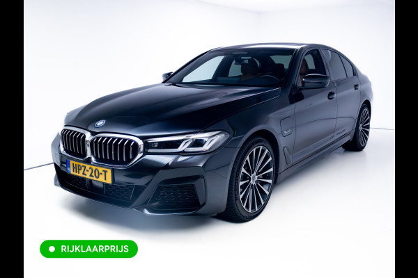 BMW 5 Serie 545e xDrive High Exec. M-sport Black Edition 394 PK automaat | Open Dak | Trekhaak elec. | 360 Camera, Stoel- en stuurverwarming