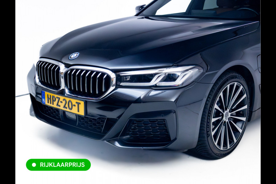 BMW 5 Serie 545e xDrive High Exec. M-sport Black Edition 394 PK automaat | Open Dak | Trekhaak elec. | 360 Camera, Stoel- en stuurverwarming