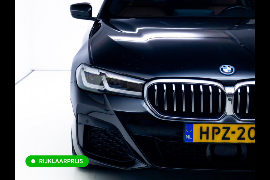 BMW 5 Serie 545e xDrive High Exec. M-sport Black Edition 394 PK automaat | Open Dak | Trekhaak elec. | 360 Camera, Stoel- en stuurverwarming