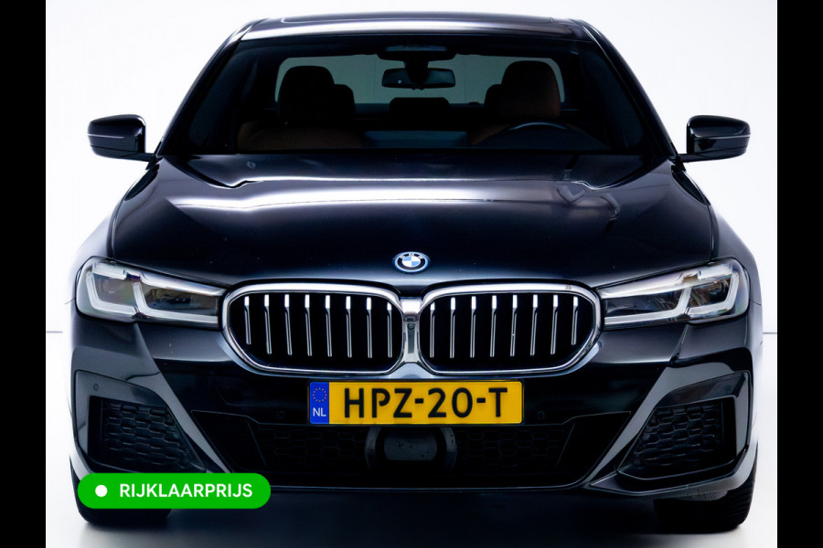 BMW 5 Serie 545e xDrive High Exec. M-sport Black Edition 394 PK automaat | Open Dak | Trekhaak elec. | 360 Camera, Stoel- en stuurverwarming