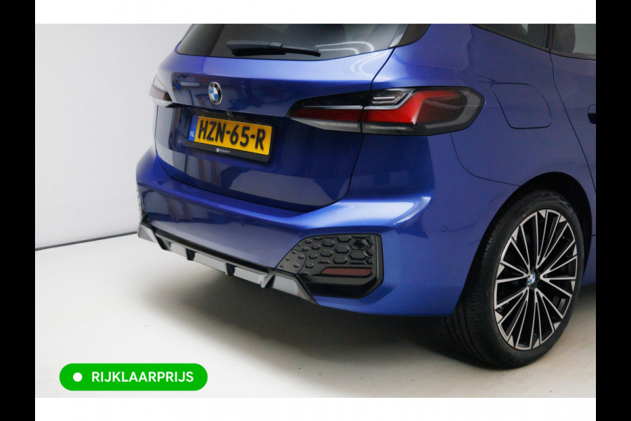 BMW 2 Serie Active Tourer 218i M-Sport automaat | 19 inch Individual Panoramadak | Harman Kardon | HUD Adaptive cruise, 360 Camera, PDC V+A,  El.verstelbare stoel met geheugen, Elektrische achterklep, Keyless