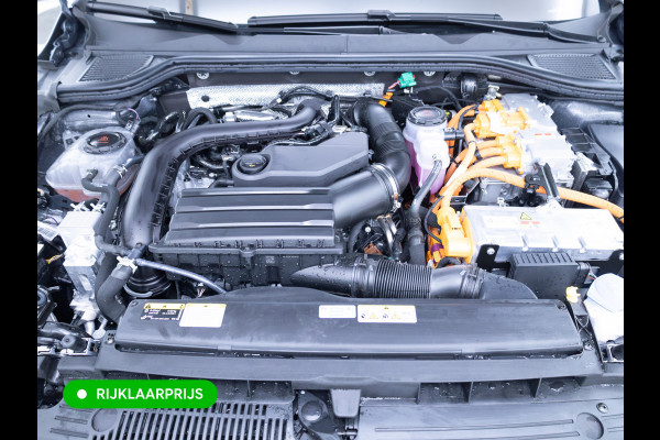 Volkswagen Golf 1.5 eHybrid Style Edition | Nw. model | Elec. Panoramadak | Stoel- & Stuurverwarming | Adap. Cruise | 360 Camera, Headup Display, Ergo Active Stoel met massage, Sfeerverlichting IQ Led