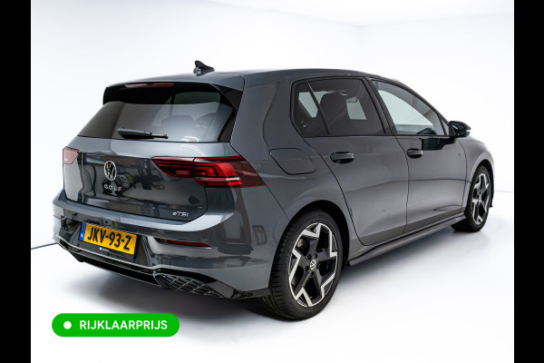 Volkswagen Golf 1.5 eTSI R-Line Edition 150 PK | Panoramadak | Elect. Trekhaak | Stoel- & Stuurverw. | Adap. Cruise | Achteruitrijcamera, Apple Carplay, Android auto