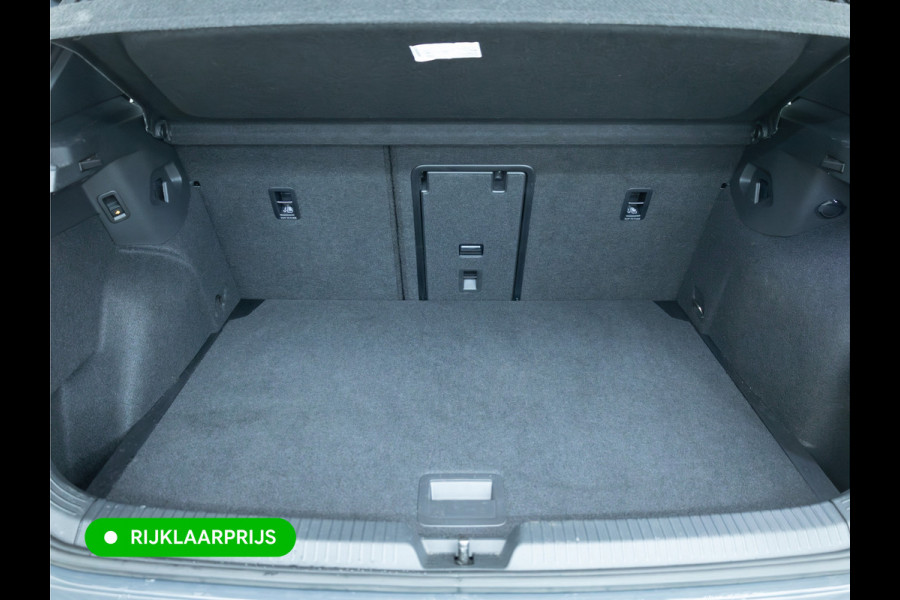 Volkswagen Golf 1.5 eTSI R-Line Edition 150 PK | Panoramadak | Elect. Trekhaak | Stoel- & Stuurverw. | Adap. Cruise | Achteruitrijcamera, Apple Carplay, Android auto
