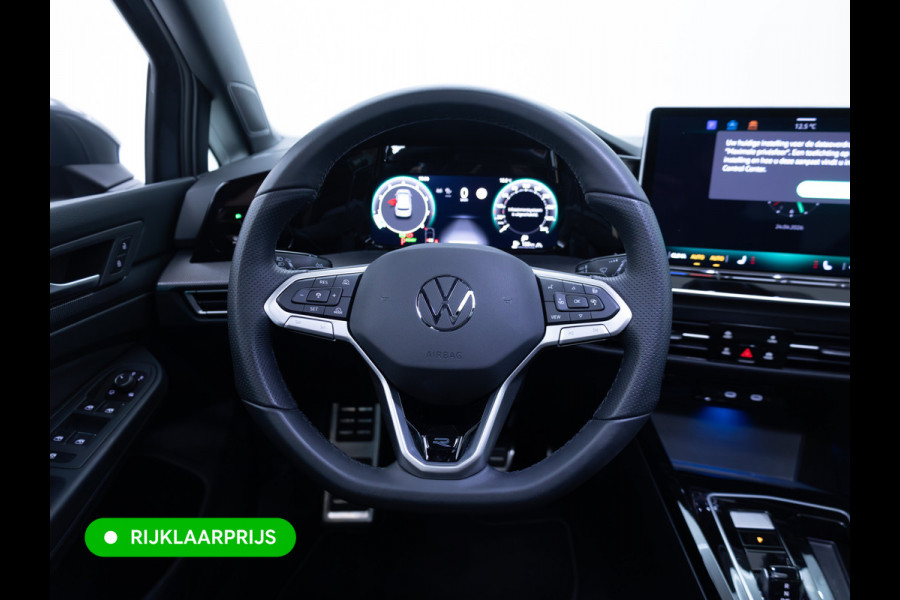 Volkswagen Golf 1.5 eTSI R-Line Edition 150 PK | Panoramadak | Elect. Trekhaak | Stoel- & Stuurverw. | Adap. Cruise | Achteruitrijcamera, Apple Carplay, Android auto