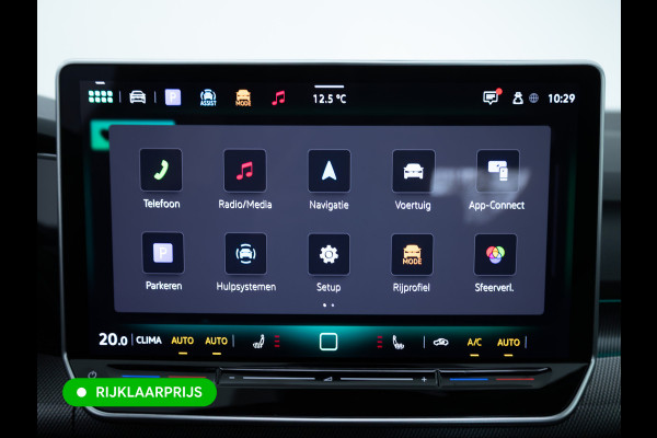 Volkswagen Golf 1.5 eTSI R-Line Edition 150 PK | Panoramadak | Elect. Trekhaak | Stoel- & Stuurverw. | Adap. Cruise | Achteruitrijcamera, Apple Carplay, Android auto