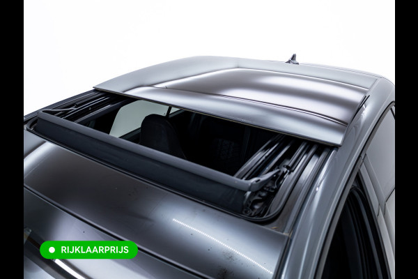 Volkswagen Golf 1.5 eTSI R-Line Edition 150 PK | Panoramadak | Elect. Trekhaak | Stoel- & Stuurverw. | Adap. Cruise | Achteruitrijcamera, Apple Carplay, Android auto