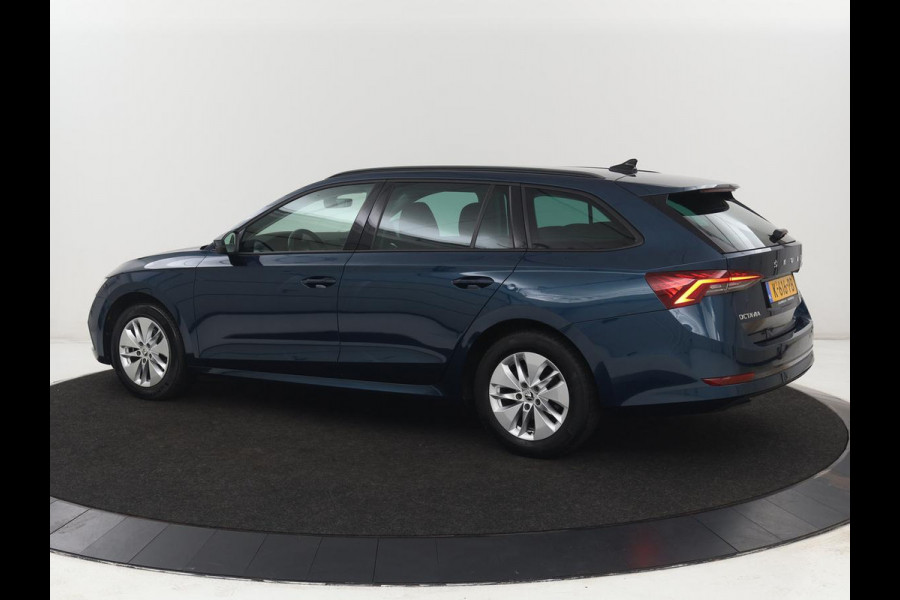 Škoda Octavia 1.0 e-TSI Business Edition | Stoelverwarming | Carplay | Navigatie | Full LED | Digital Cockpit | Cruise control | Parkeerhulp | Climate control | Bluetooth | Getint glas