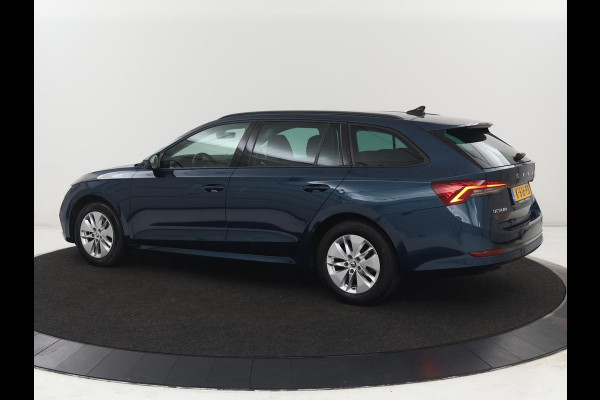 Škoda Octavia 1.0 e-TSI Business Edition | Stoelverwarming | Carplay | Navigatie | Full LED | Digital Cockpit | Cruise control | Parkeerhulp | Climate control | Bluetooth | Getint glas