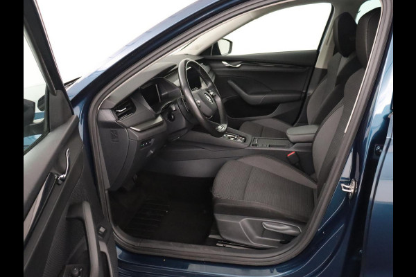 Škoda Octavia 1.0 e-TSI Business Edition | Stoelverwarming | Carplay | Navigatie | Full LED | Digital Cockpit | Cruise control | Parkeerhulp | Climate control | Bluetooth | Getint glas