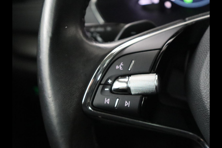Škoda Octavia 1.0 e-TSI Business Edition | Stoelverwarming | Carplay | Navigatie | Full LED | Digital Cockpit | Cruise control | Parkeerhulp | Climate control | Bluetooth | Getint glas