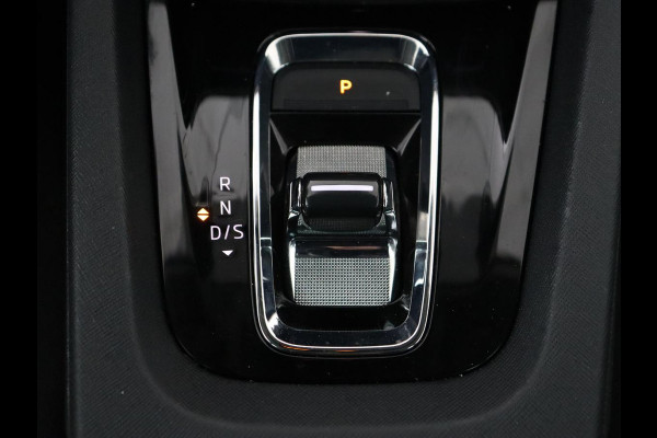 Škoda Octavia 1.0 e-TSI Business Edition | Stoelverwarming | Carplay | Navigatie | Full LED | Digital Cockpit | Cruise control | Parkeerhulp | Climate control | Bluetooth | Getint glas