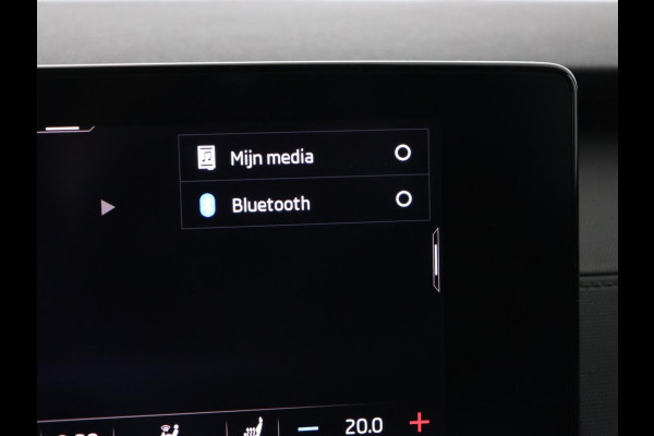 Škoda Octavia 1.0 e-TSI Business Edition | Stoelverwarming | Carplay | Navigatie | Full LED | Digital Cockpit | Cruise control | Parkeerhulp | Climate control | Bluetooth | Getint glas