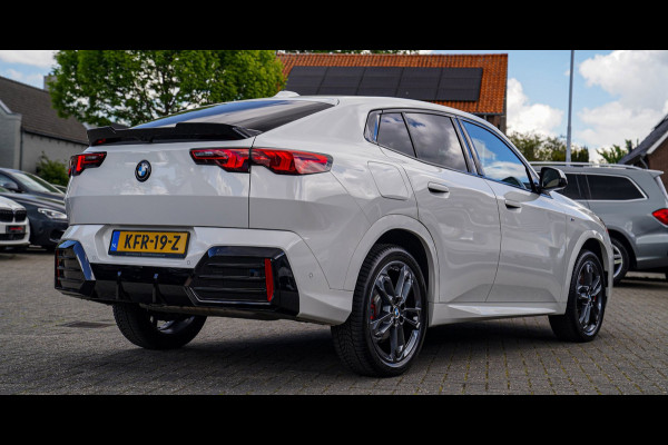 BMW X2 SDrive20i |M-pakket | BMW LED | Elektrische verstelbare stoelen | Camera | Elektrische trekhaak | M Pakket