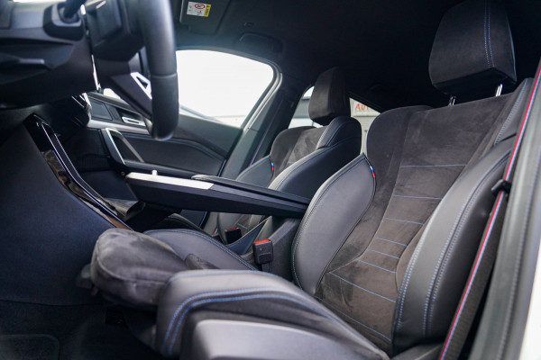 BMW X2 SDrive20i |M-pakket | BMW LED | Elektrische verstelbare stoelen | Camera | Elektrische trekhaak | M Pakket