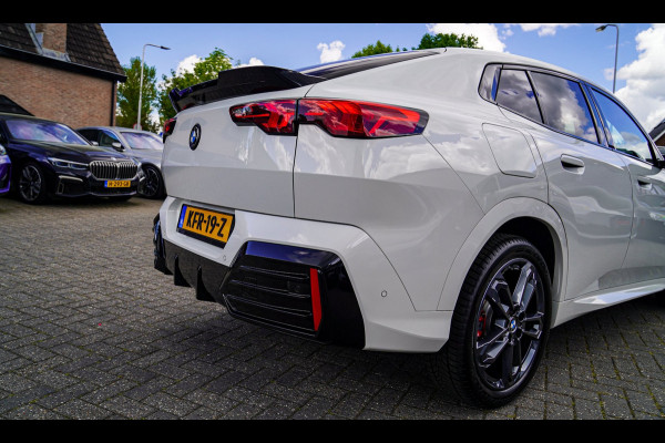 BMW X2 SDrive20i |M-pakket | BMW LED | Elektrische verstelbare stoelen | Camera | Elektrische trekhaak | M Pakket
