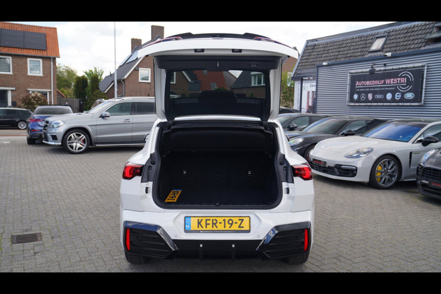 BMW X2 SDrive20i |M-pakket | BMW LED | Elektrische verstelbare stoelen | Camera | Elektrische trekhaak | M Pakket
