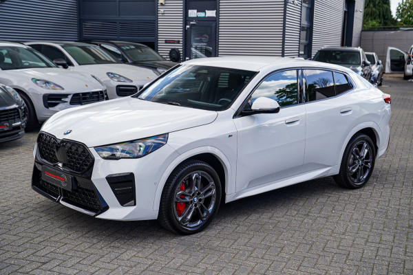 BMW X2 SDrive20i |M-pakket | BMW LED | Elektrische verstelbare stoelen | Camera | Elektrische trekhaak | M Pakket