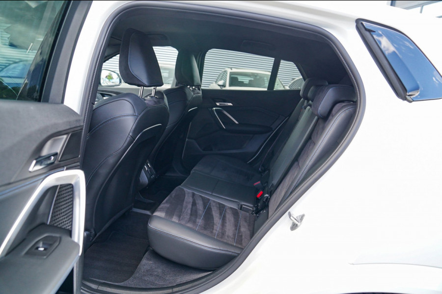 BMW X2 SDrive20i |M-pakket | BMW LED | Elektrische verstelbare stoelen | Camera | Elektrische trekhaak | M Pakket