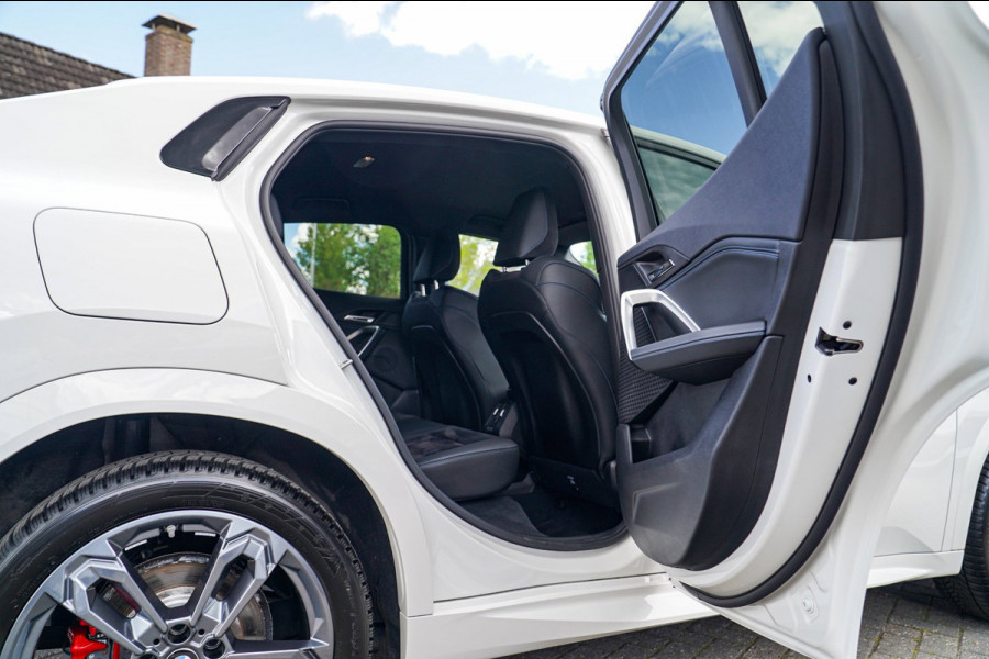 BMW X2 SDrive20i |M-pakket | BMW LED | Elektrische verstelbare stoelen | Camera | Elektrische trekhaak | M Pakket