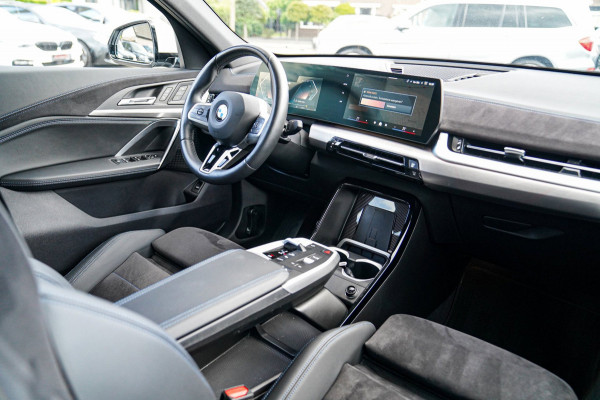 BMW X2 SDrive20i |M-pakket | BMW LED | Elektrische verstelbare stoelen | Camera | Elektrische trekhaak | M Pakket