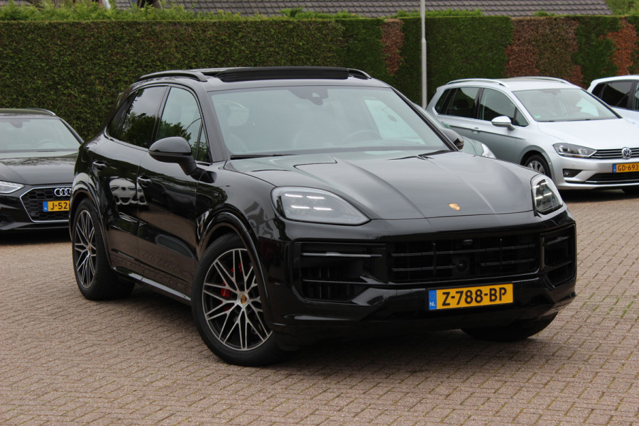 Porsche Cayenne 3.0 S E-Hybrid 519pk / Trekhaak / Panoramadak / 360Camera / Head-up / Achterasbesturing / Bose / 21'' / Luchtvering / Adaptieve Stoelen / Sportdesign+Chrono / Sportuiltaat / Stoelventilatie / Stoelverwarming 4x /