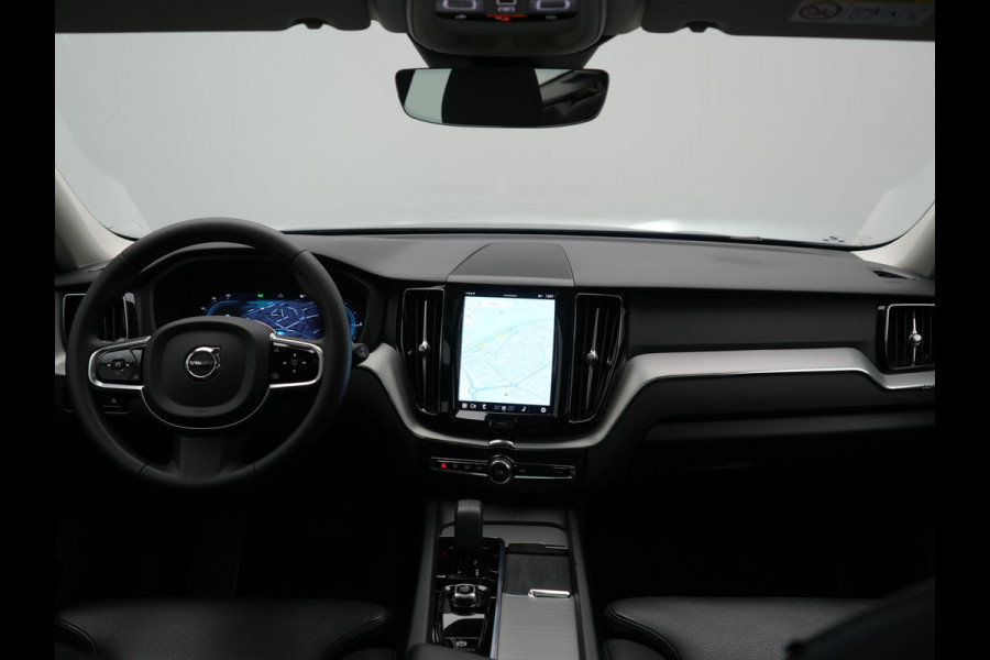 Volvo XC60 T6 AWD Plus Dark PHEV 350pk Dealer O.H. | Trekhaak Af Fabriek | Panodak | 360 Camera | Adaptive Cruise | Lederen Sportstoelen Memory & Verwarmd | 21'' L.M. | Keyless | Google Assistant | Apple Carplay | Stuur Verwarmd | DAB | Plug In Hybrid |